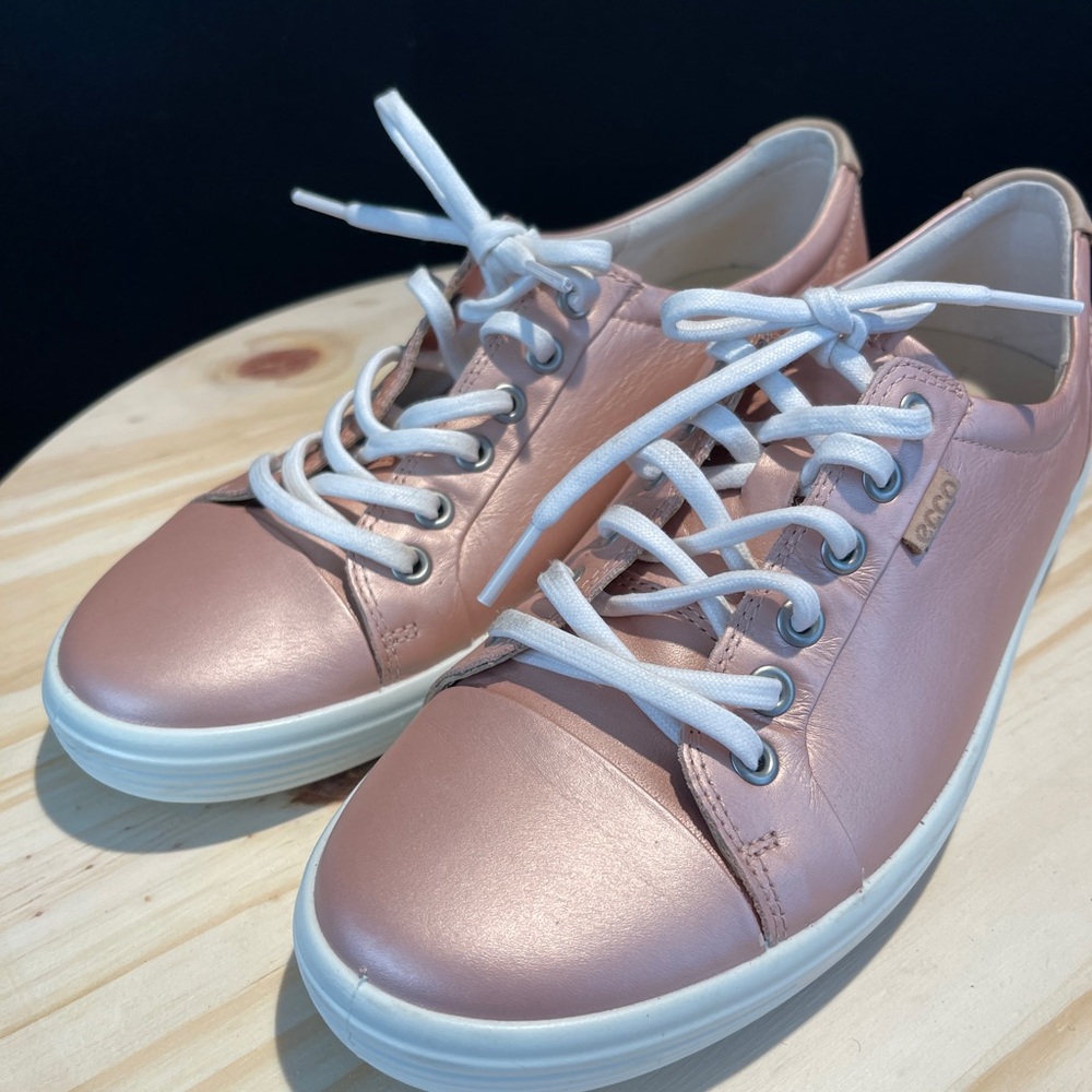 ECCO woman metalic rose gold snikers size eu 41 US 10 - Picture 3 of 14